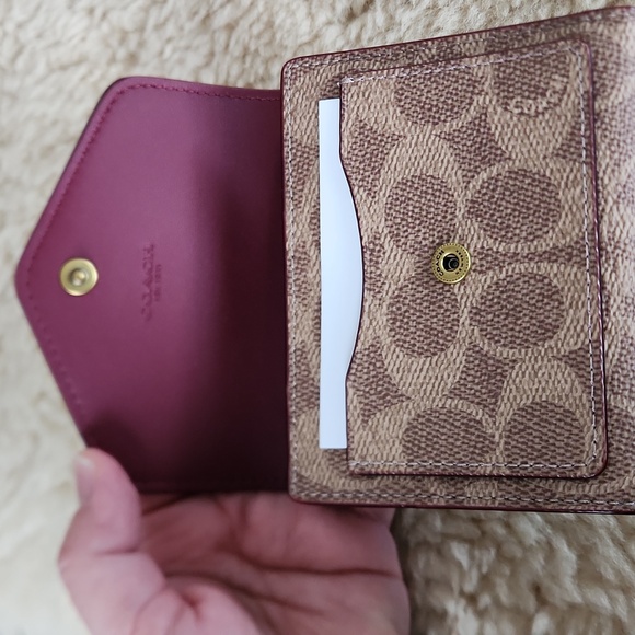 NWT Coach Colorblock Wyn Small Signature Leather Wallet 🤎🎁♥️ - Picture 8 of 16